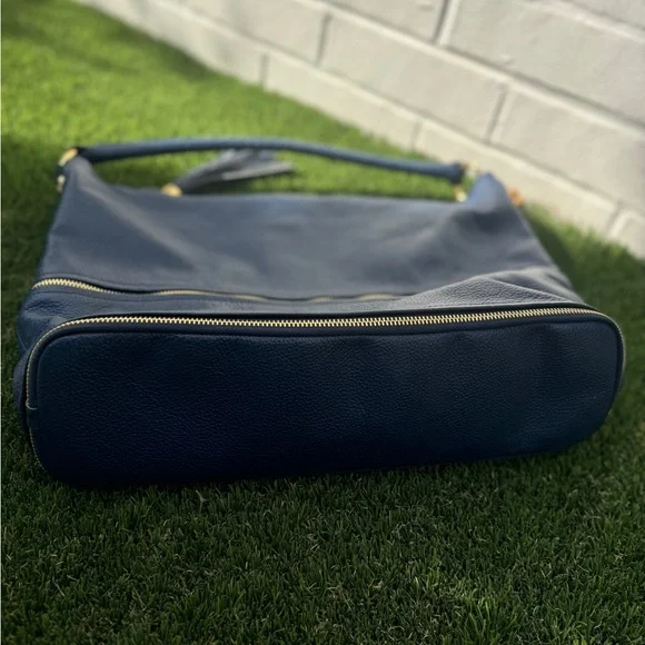 Onna Ehrlich Dark Navy Leather Shoulder Bag - Picture 15 of 16